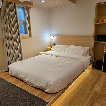 2025 Renovated- Hotel Marguerite Сеул Екстер'єр фото