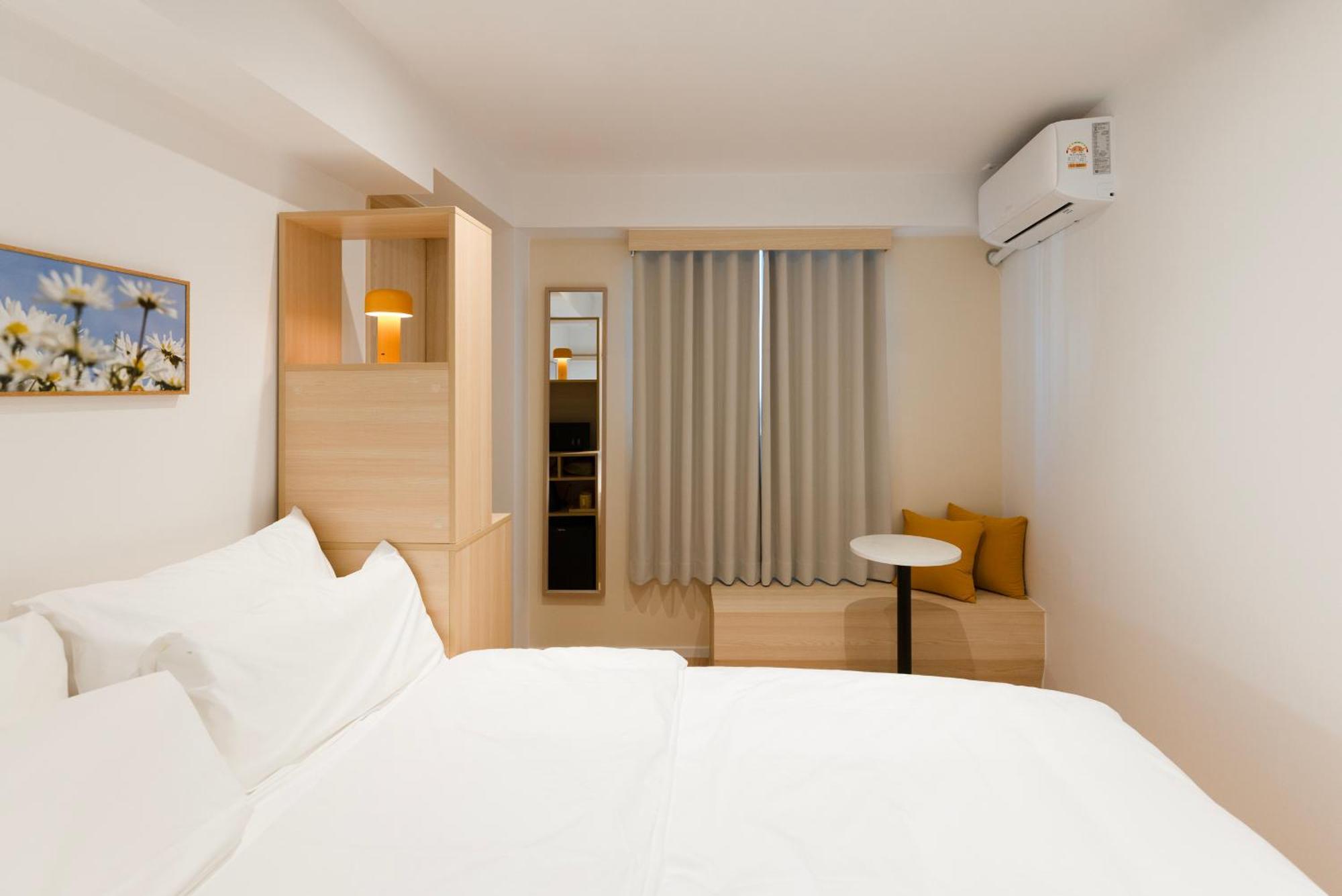 2025 Renovated- Hotel Marguerite Сеул Екстер'єр фото