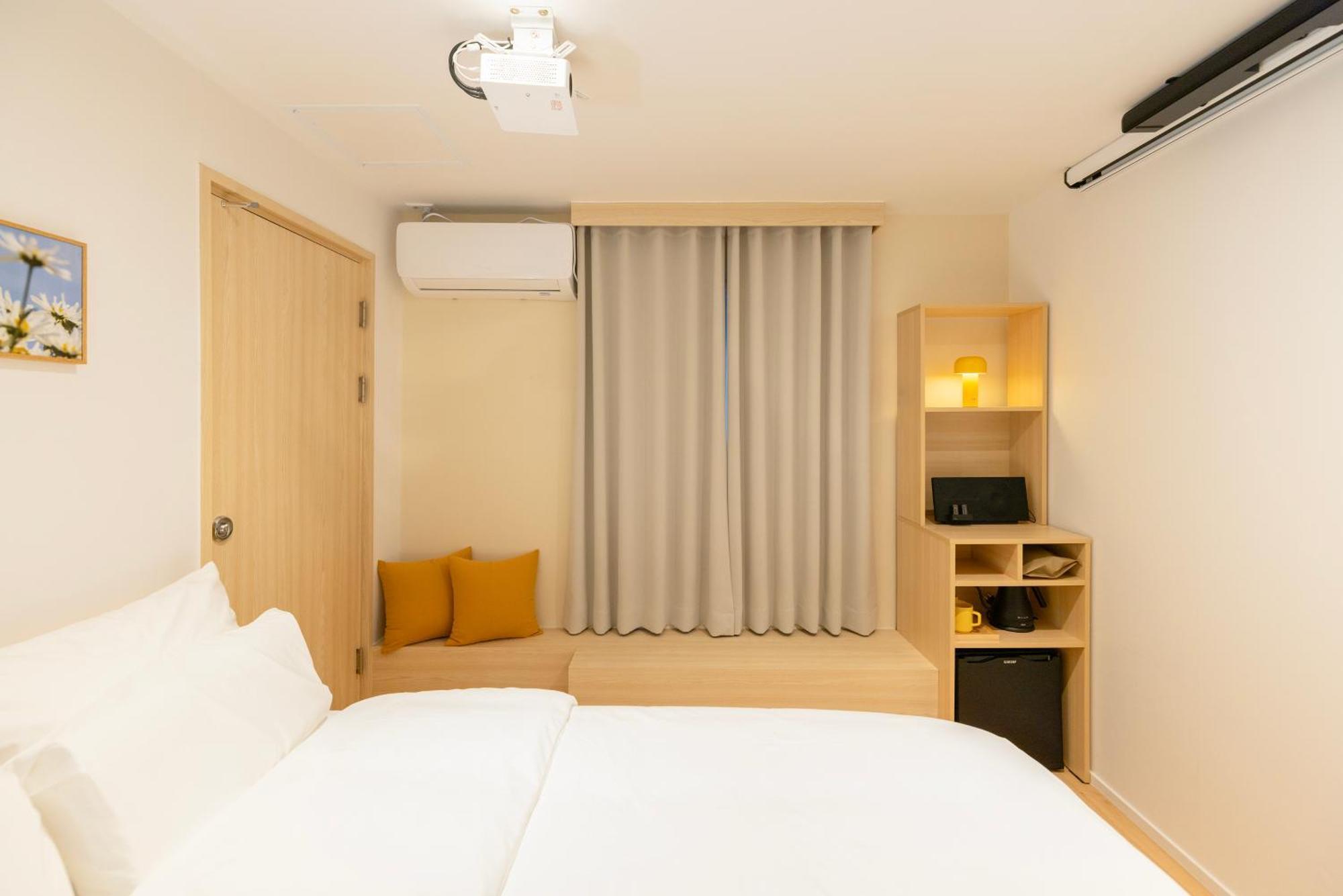 2025 Renovated- Hotel Marguerite Сеул Екстер'єр фото