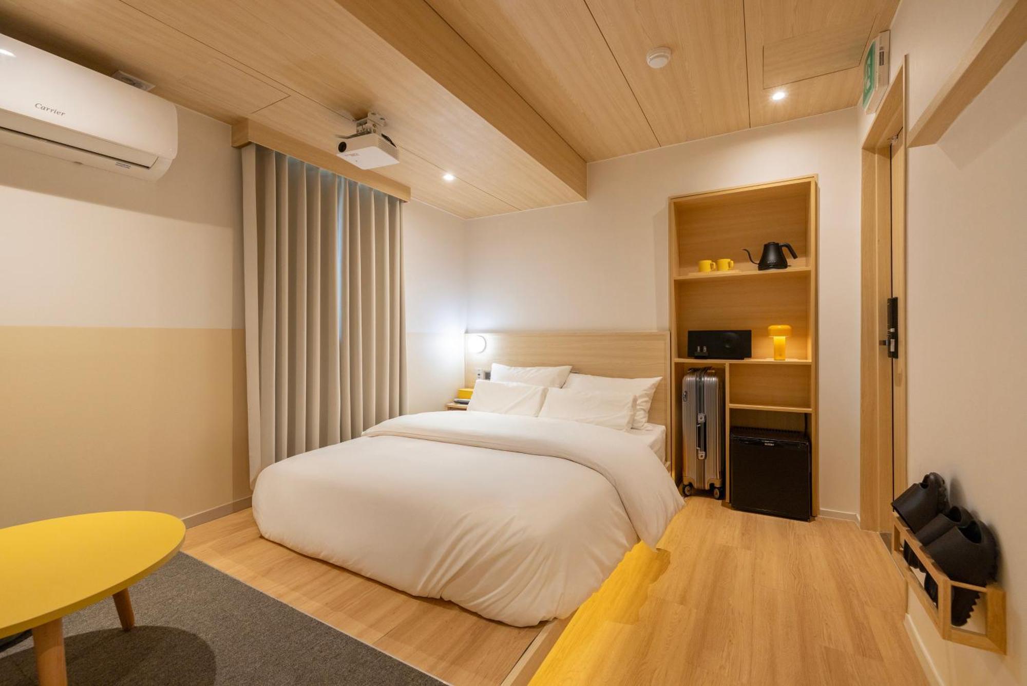 2025 Renovated- Hotel Marguerite Сеул Екстер'єр фото